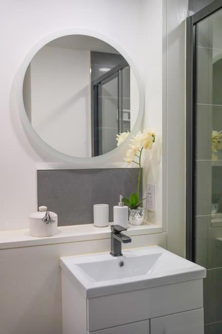 Newly Refurb Studio Shoreditch Apartment London