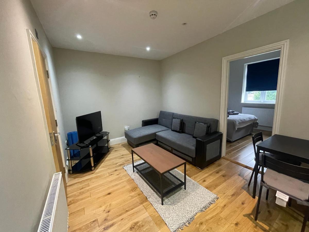 Lovely 1 Bedroom With On Street Parking Londres