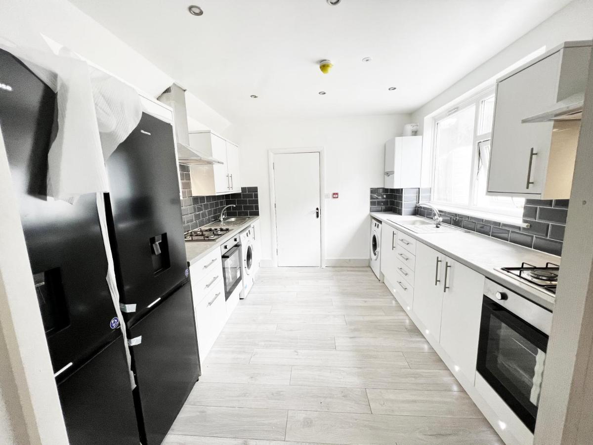 Guest house Minet Gardens - Centrally Located - Rm 1 London