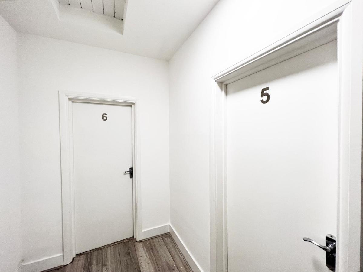 Minet Gardens - Centrally Located - Rm 1 Guest house