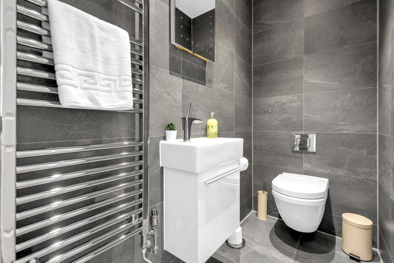 Mysquare Vibrant And Sleek 2 Bed In Artillery Lane *