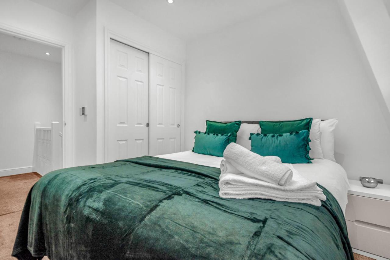 Mysquare Vibrant And Sleek 2 Bed In Artillery Lane