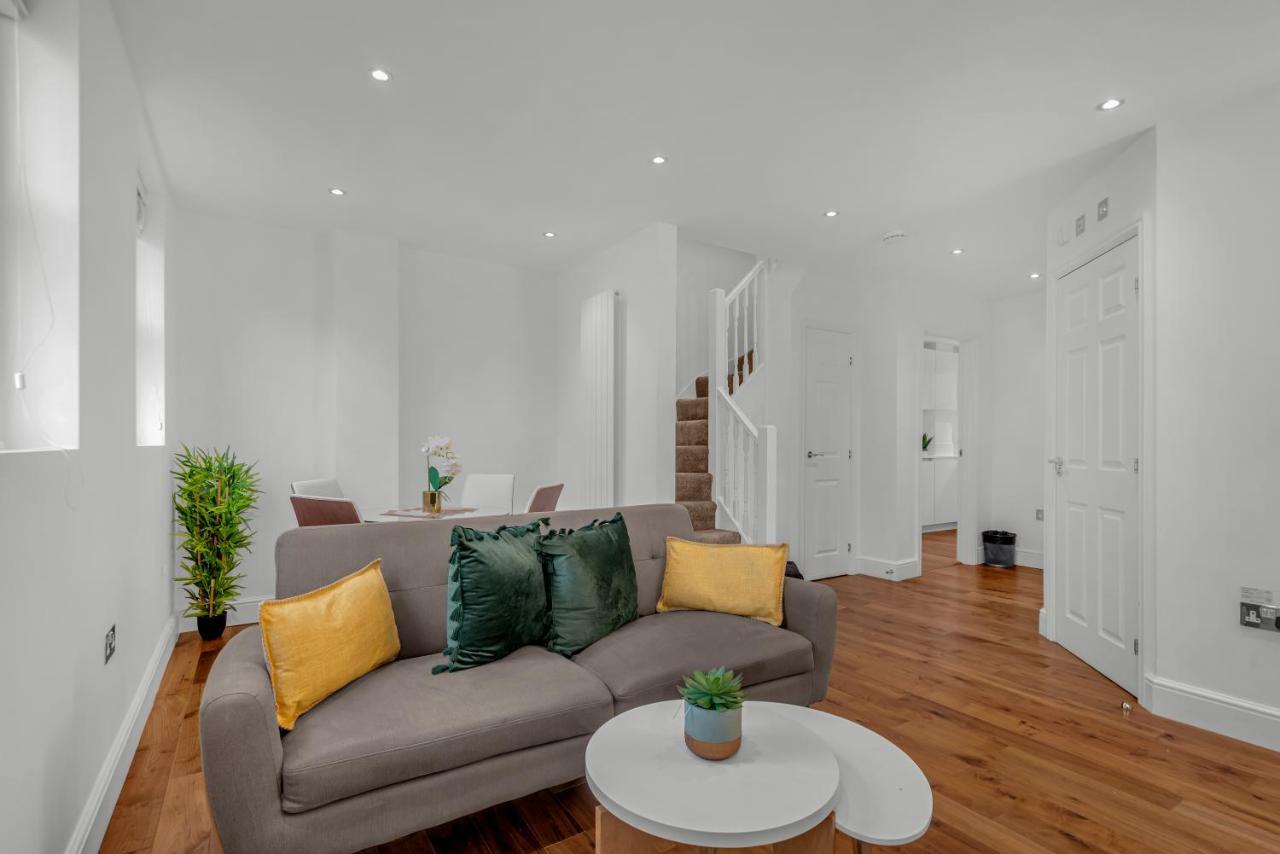 Mysquare Vibrant And Sleek 2 Bed In Artillery Lane London