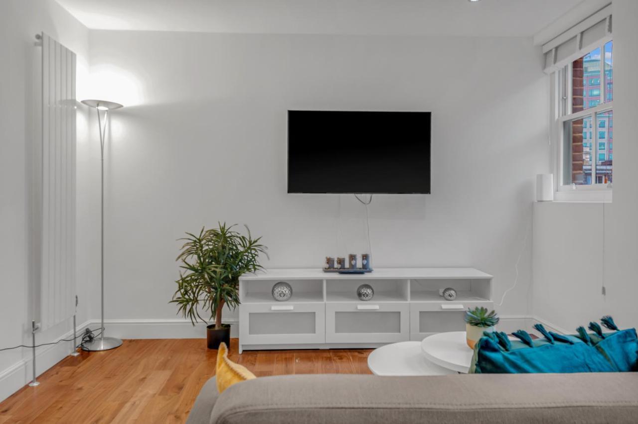 Mysquare Vibrant And Sleek 2 Bed In Artillery Lane London