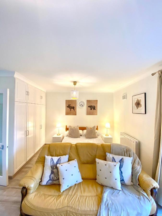 Centrally Located Studio With Balcony And 24-7 Security Londres