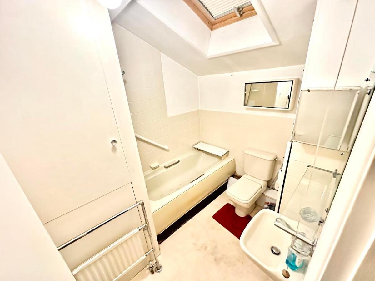 Private In Paddington, * London