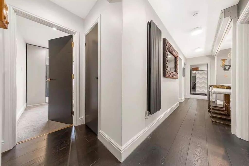 Location In - Kings Road 3-bed With Terrace, Ac & Netflix Apartment *