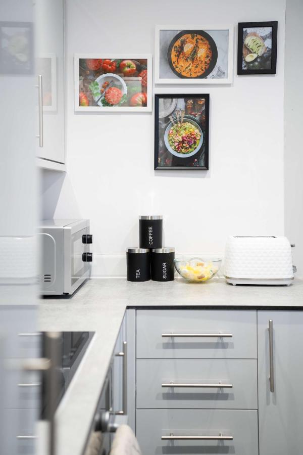 Kensington High 2 Bedroom Apartment London