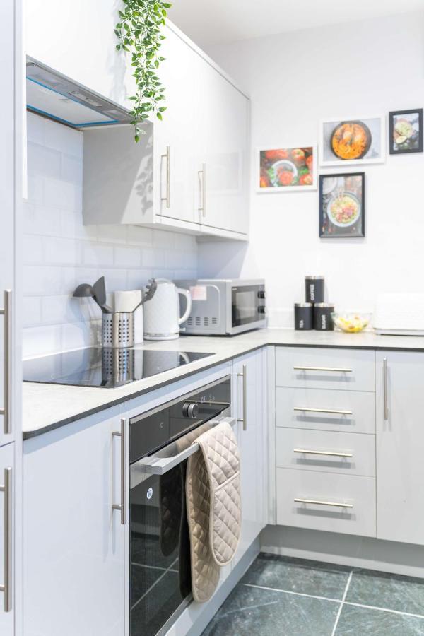 Apartment Kensington High 2 Bedroom London