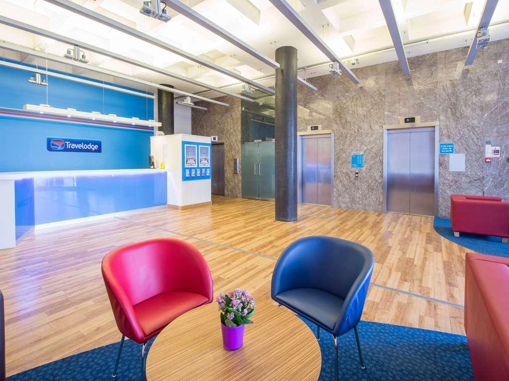 Travelodge Chessington Tolworth 3* London