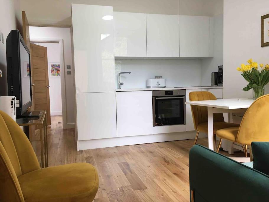 Newly Refurbished 2-bedroom Flat In Notting Hill London