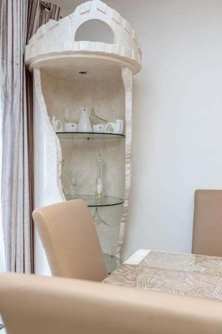Spacious 5 Bed, 2 Bathrooms House With A Private Garden Holiday home *