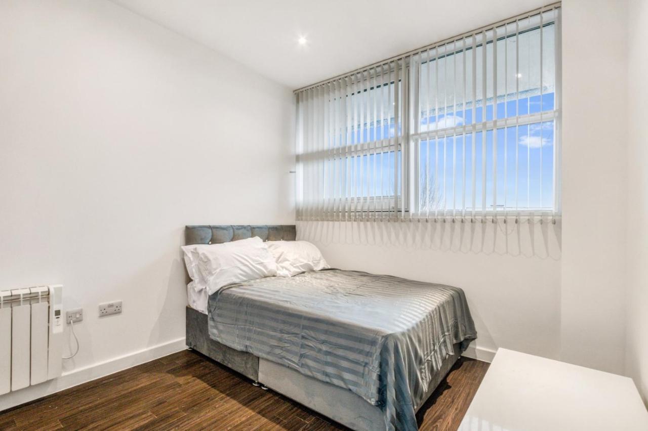 Fantastic 1 Bed By Heathrow Airport Londen