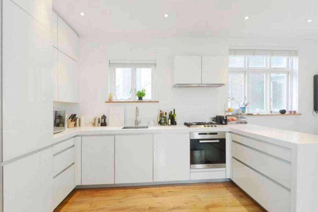 Apartment Designer 2 Bedroom Pimlico *