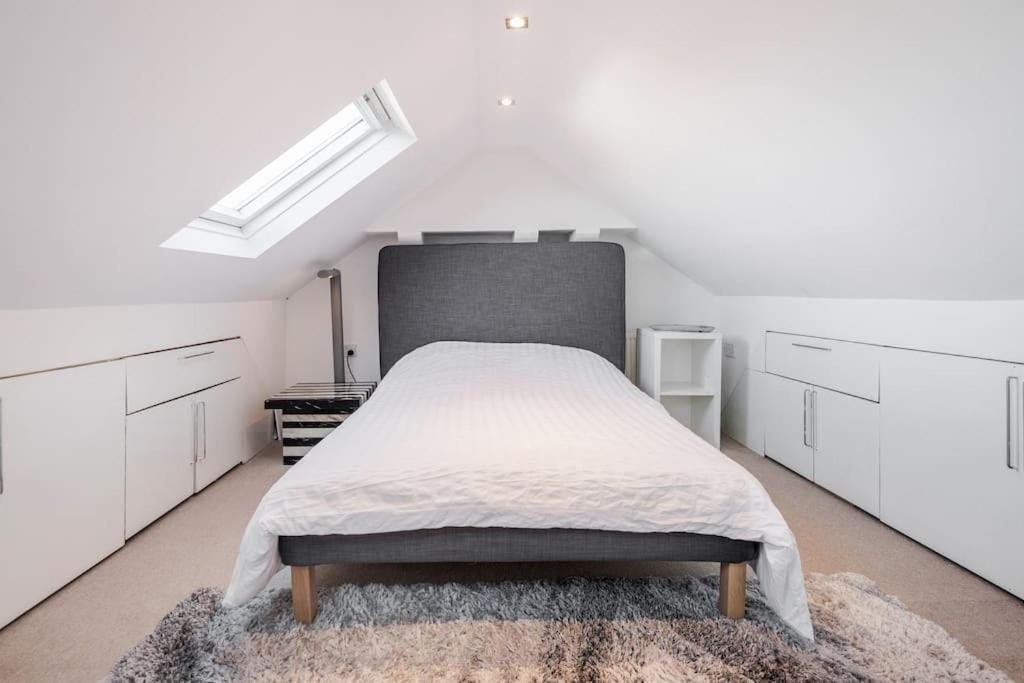 Spacious 5 Bed, 2 Bathrooms House With A Private Garden Holiday home