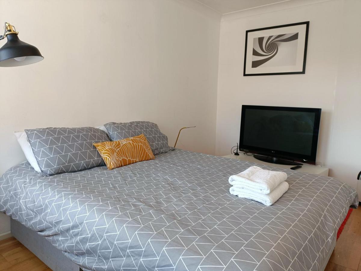 2 Bed Functional House Close To Manor Park Train Station Londen