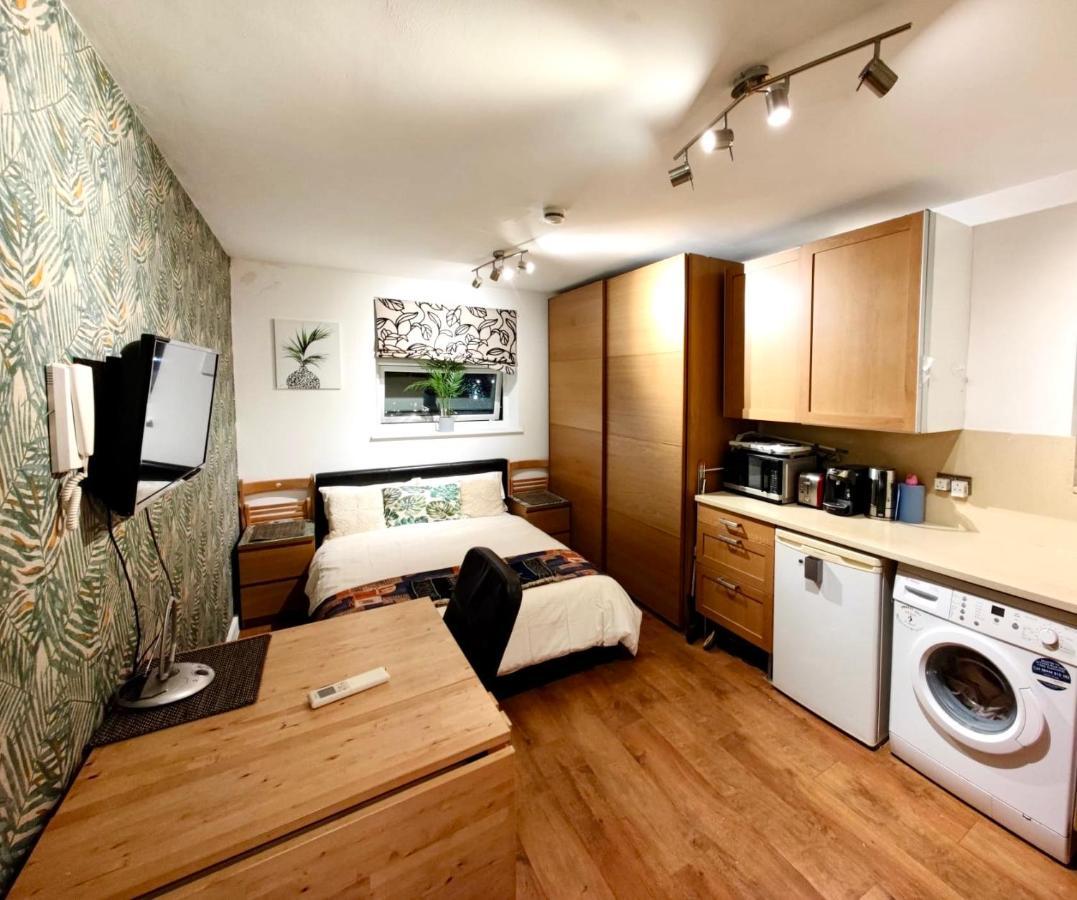 Apartment Studio 351 Ladbroke Grove, W10 6ha *