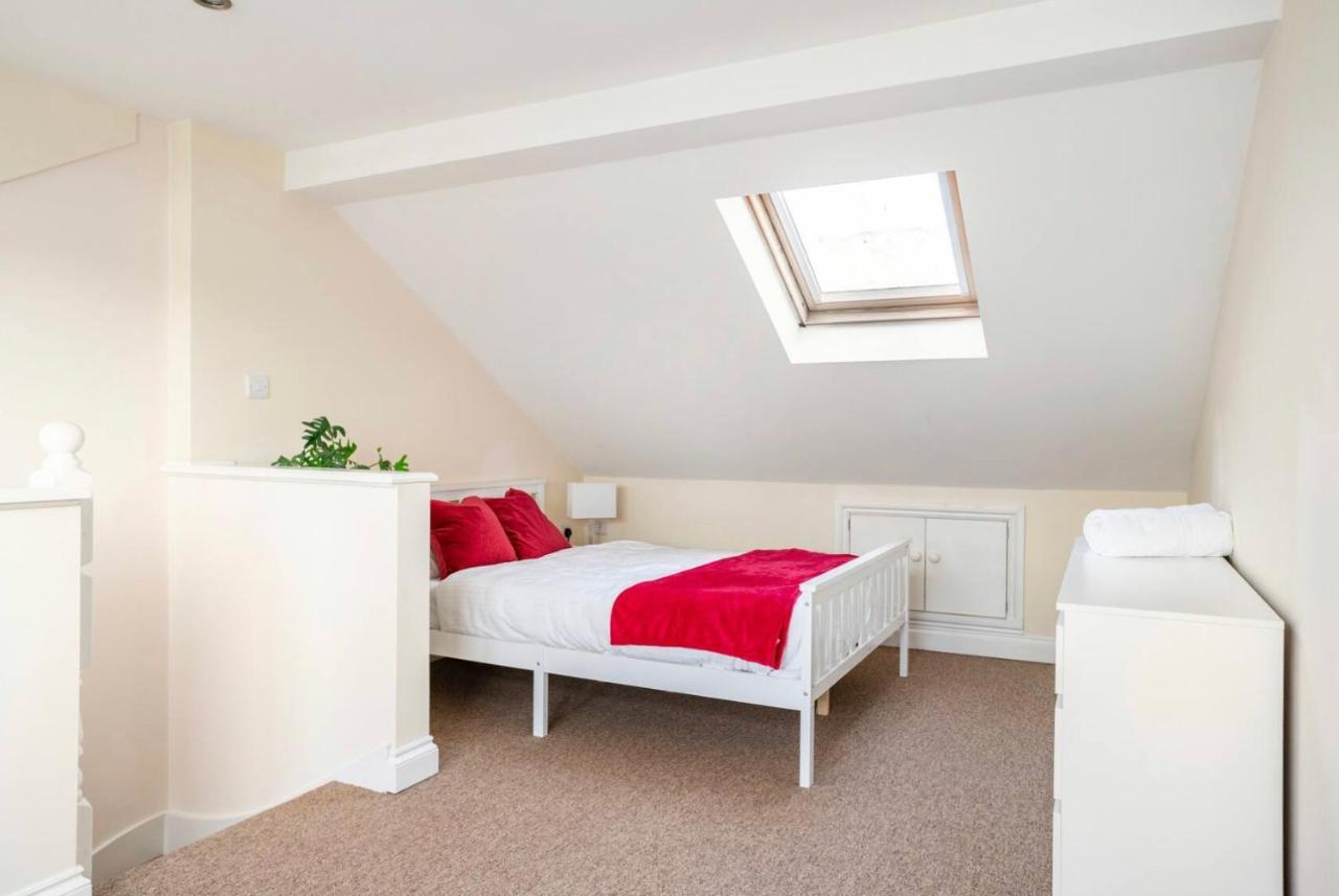 2 Bed Terraced House With Loft In Stratford Vakantiehuis Londen