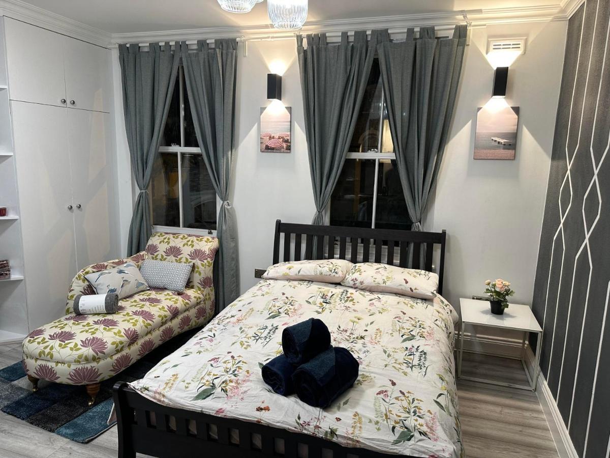 Fabulous To Acton Town Appartement Londen