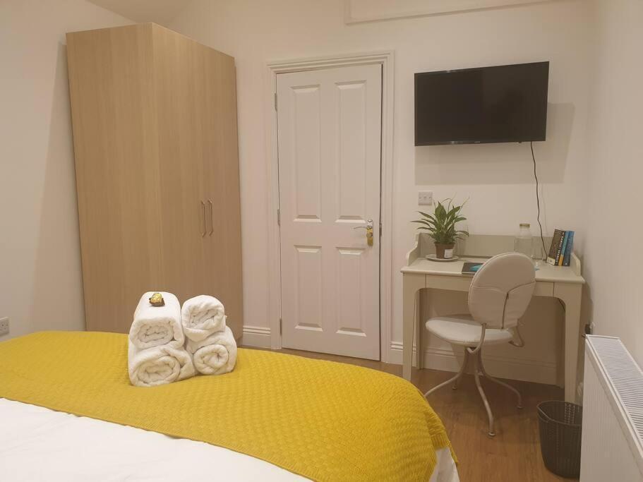 Appartement New - Private King Bed -put- With Terrace, Free Parking, Near Tube