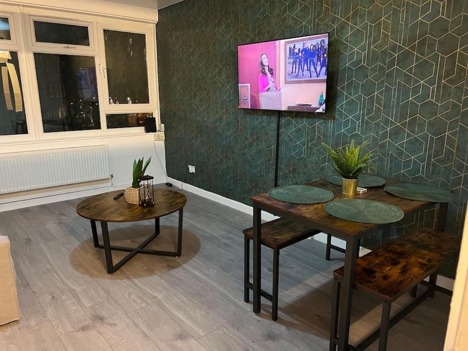 1 Bedroom Flat 10 Mins Walk From Old Street Station Apartment London