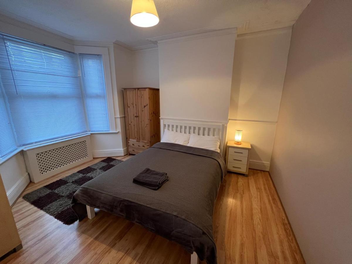 Entire Luxury 4 Bedroom Victorian House With 2 En-suite - Forest Hill, Appartement Londen