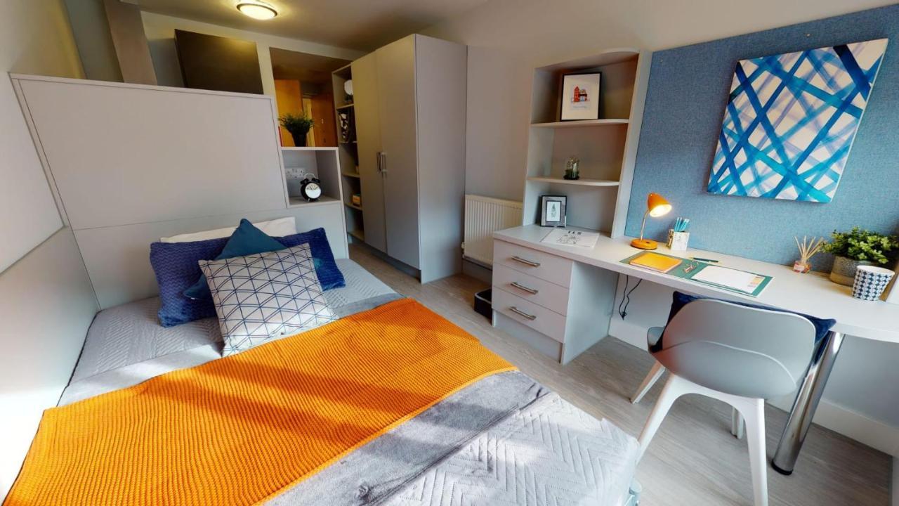 For Students Only Contemporary At Iq Hoxton In Apartment London