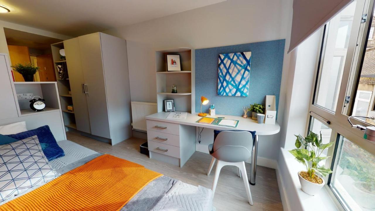 Apartment For Students Only Contemporary At Iq Hoxton In *
