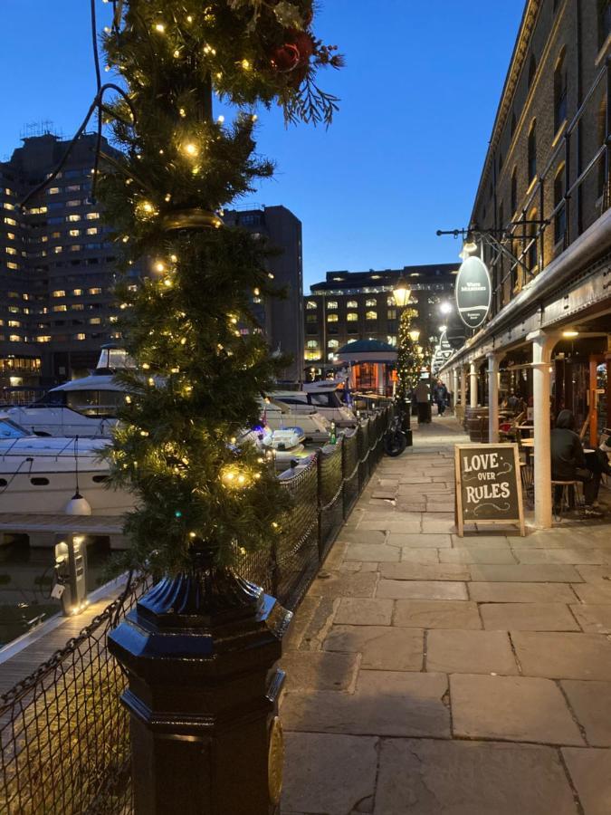 Entire Boat At St Katherine Docks 2 Available Select Using Options * Londen