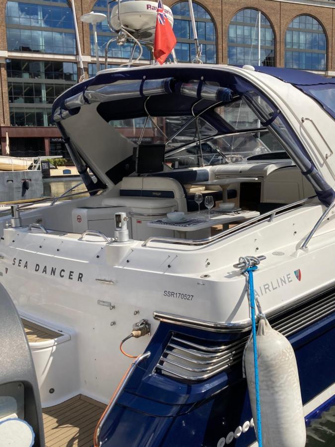 Entire Boat At St Katherine Docks 2 Available Select Using Options Botel Londen