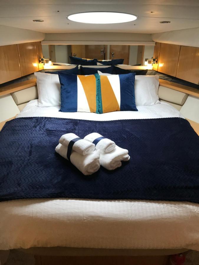 Entire Boat At St Katherine Docks 2 Available Select Using Options Londen