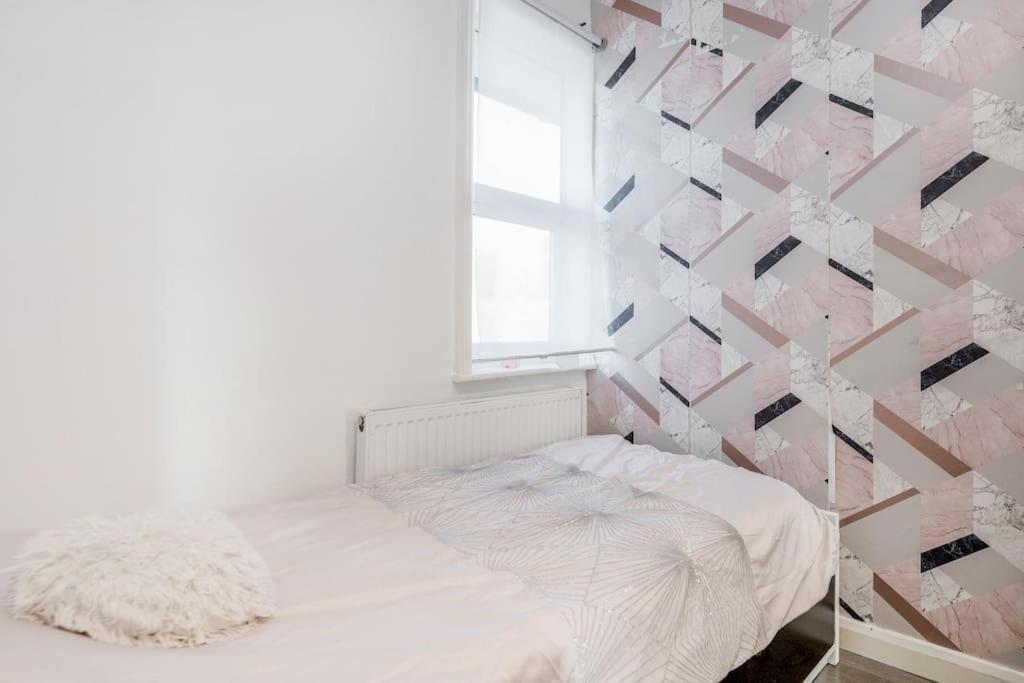 Holiday home Spacious 5 Bed, 2 Bathrooms House With A Private Garden London