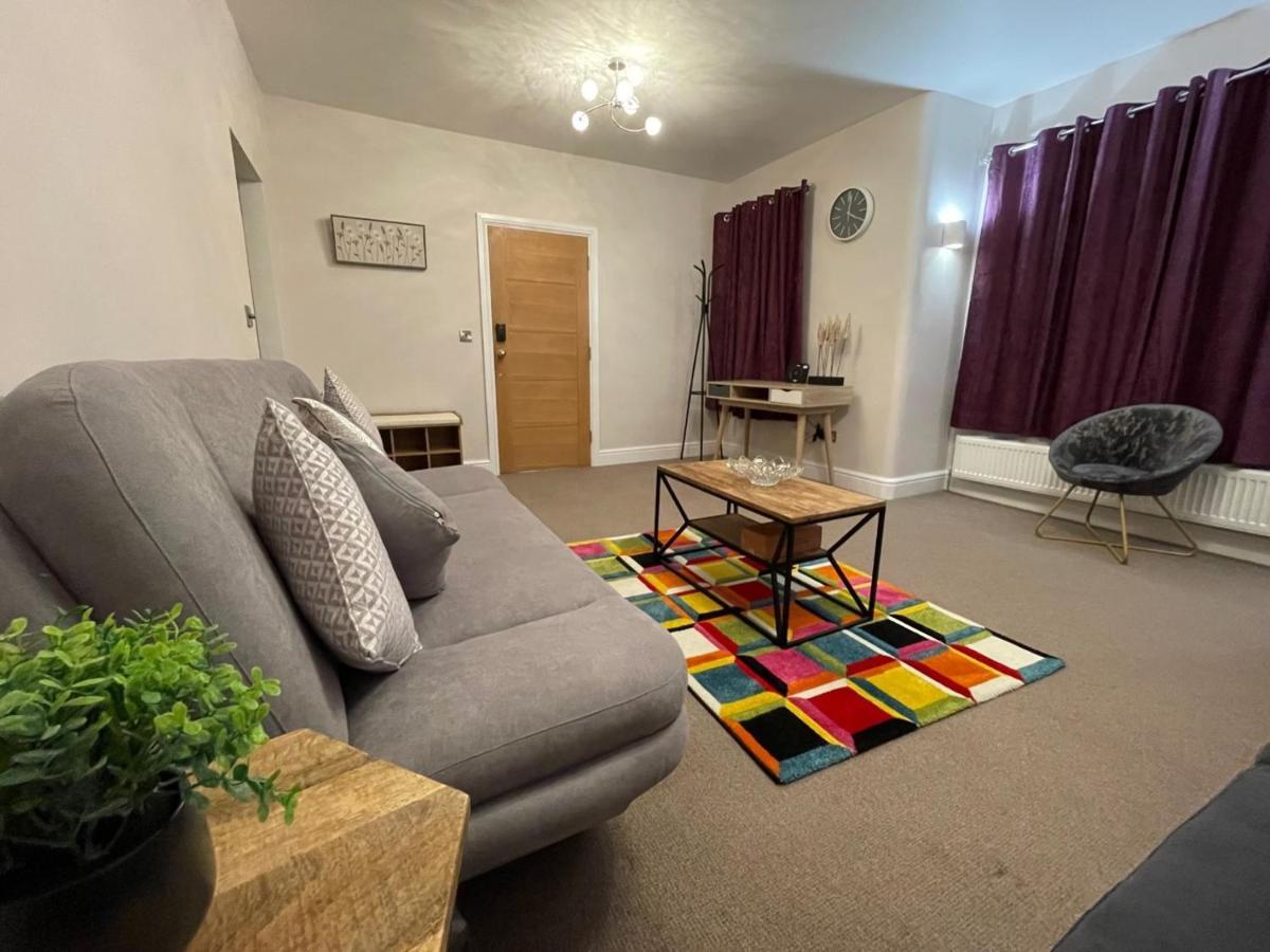 Appartement Luxury 5 Star - Parking, Garden, Nr Greater Metro Stations Londen