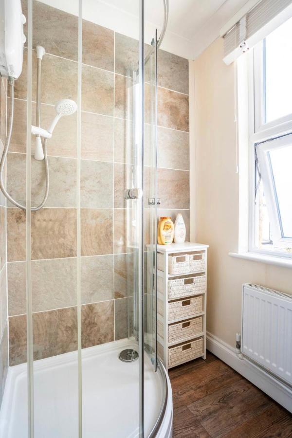 Vakantiehuis 2 Bed Terraced House With Loft In Stratford