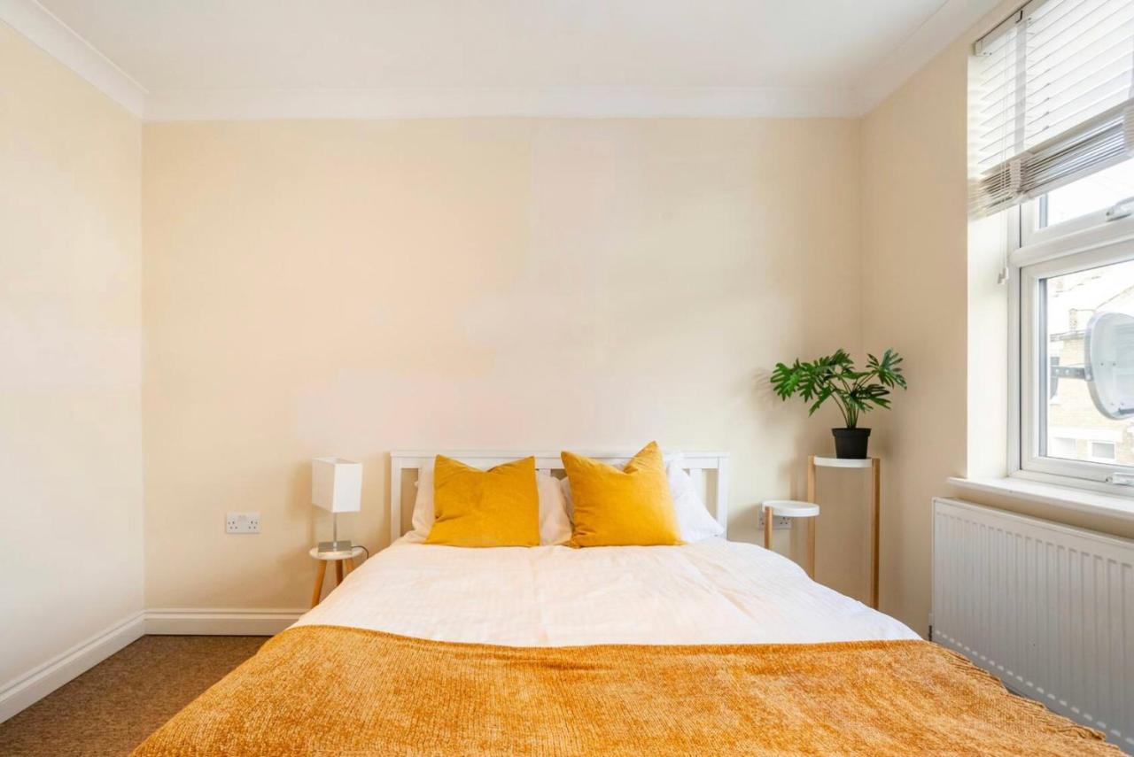 2 Bed Terraced House With Loft In Stratford