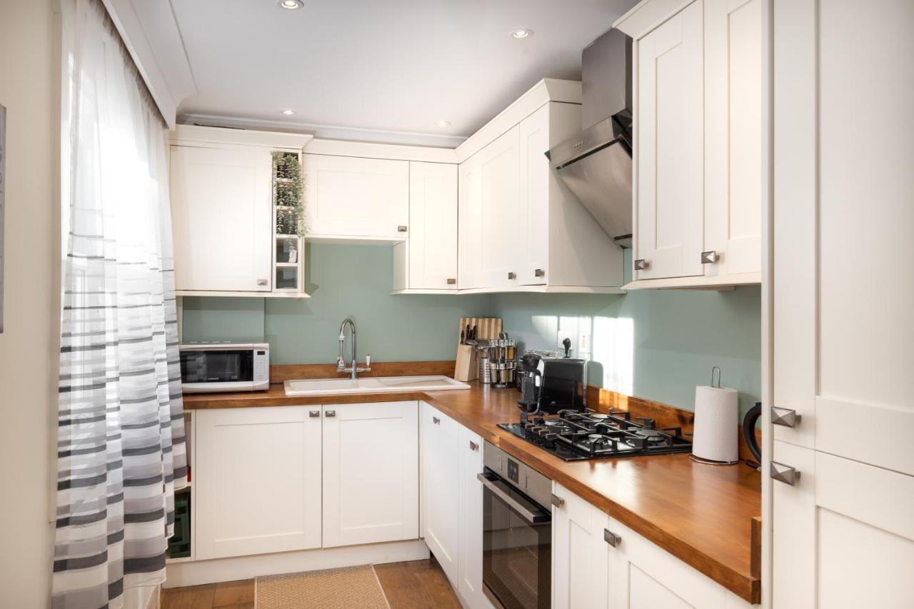 Stunning 3 Bed House With Garden