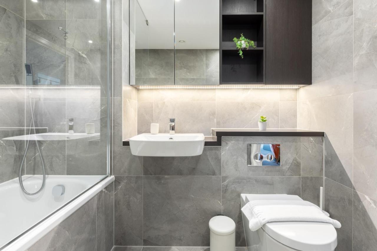 The North Acton Collection * Londen