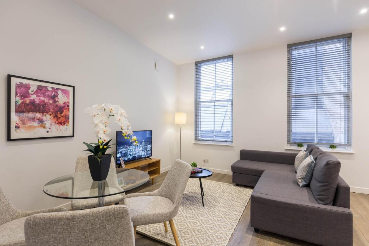 Urban Chic - Rathbone * London