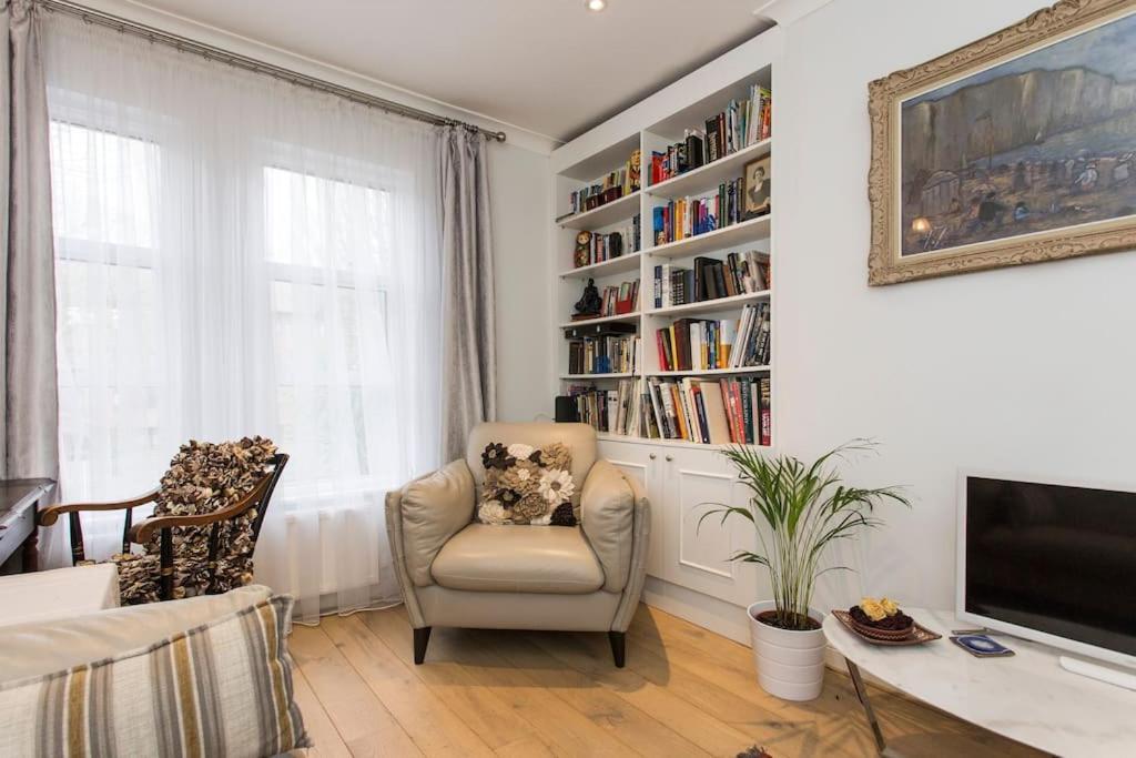 Apartment 2 Bed Flat Near Westfield, West