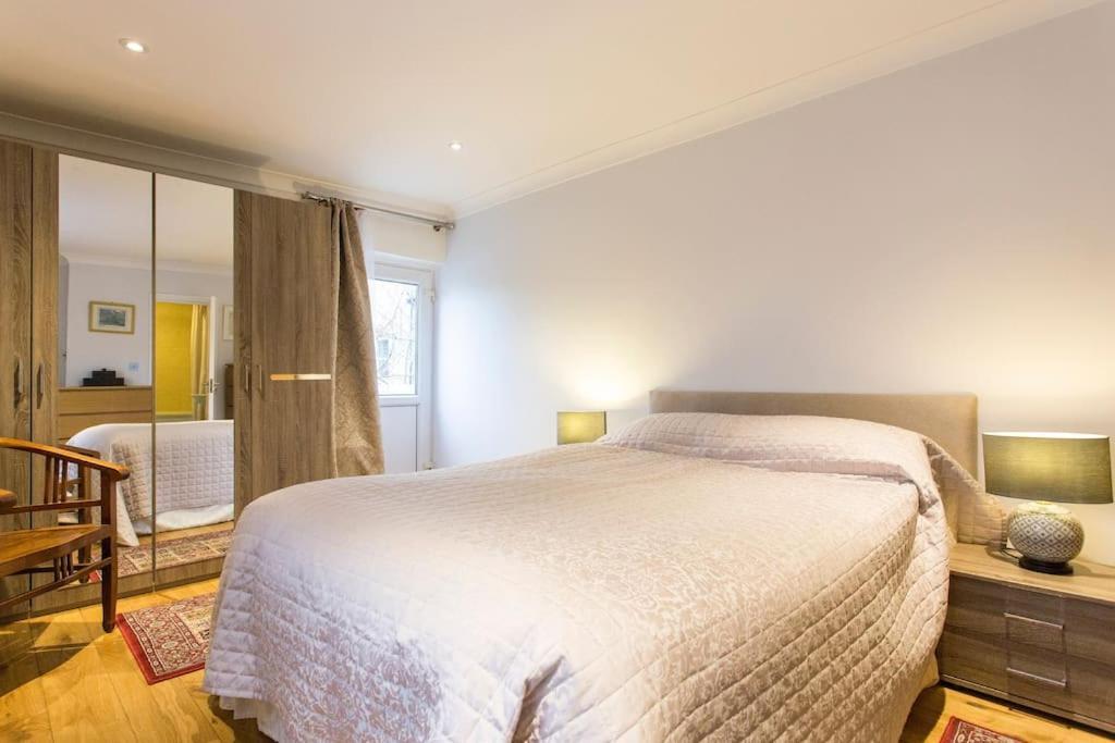 Apartment 2 Bed Flat Near Westfield, West