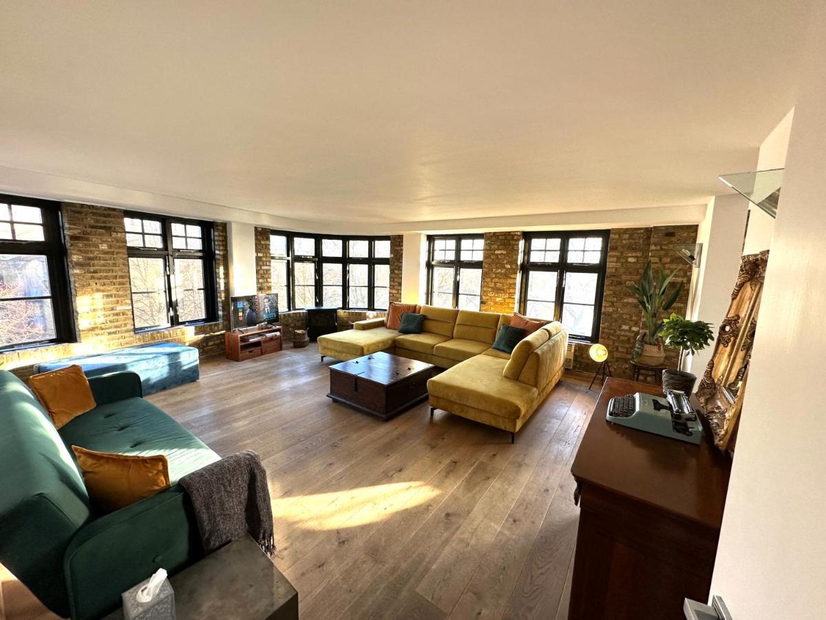 Deluxe Penthouse Riverside View 2 Bedroom Flat With Lift - Old Industrial Factory Warehouse