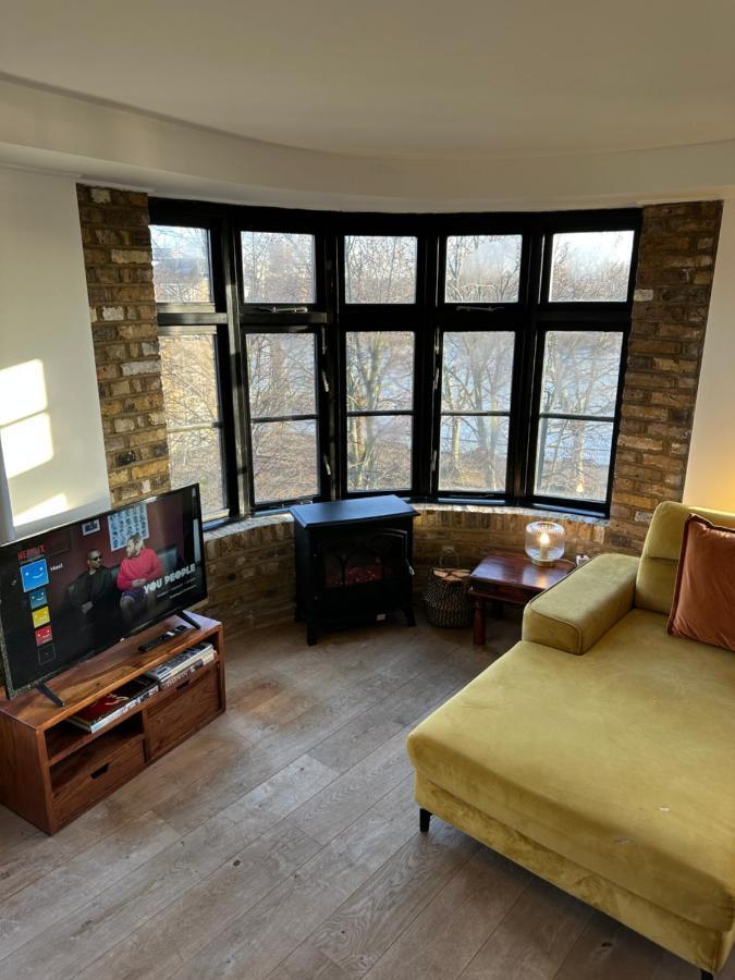 Deluxe Penthouse Riverside View 2 Bedroom Flat With Lift - Old Industrial Factory Warehouse Apartment