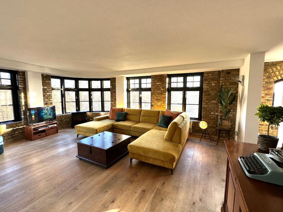 Deluxe Penthouse Riverside View 2 Bedroom Flat With Lift - Old Industrial Factory Warehouse London