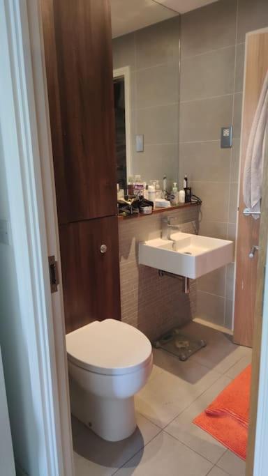 Cosy And Spacious In Forest Hill Apartamento *