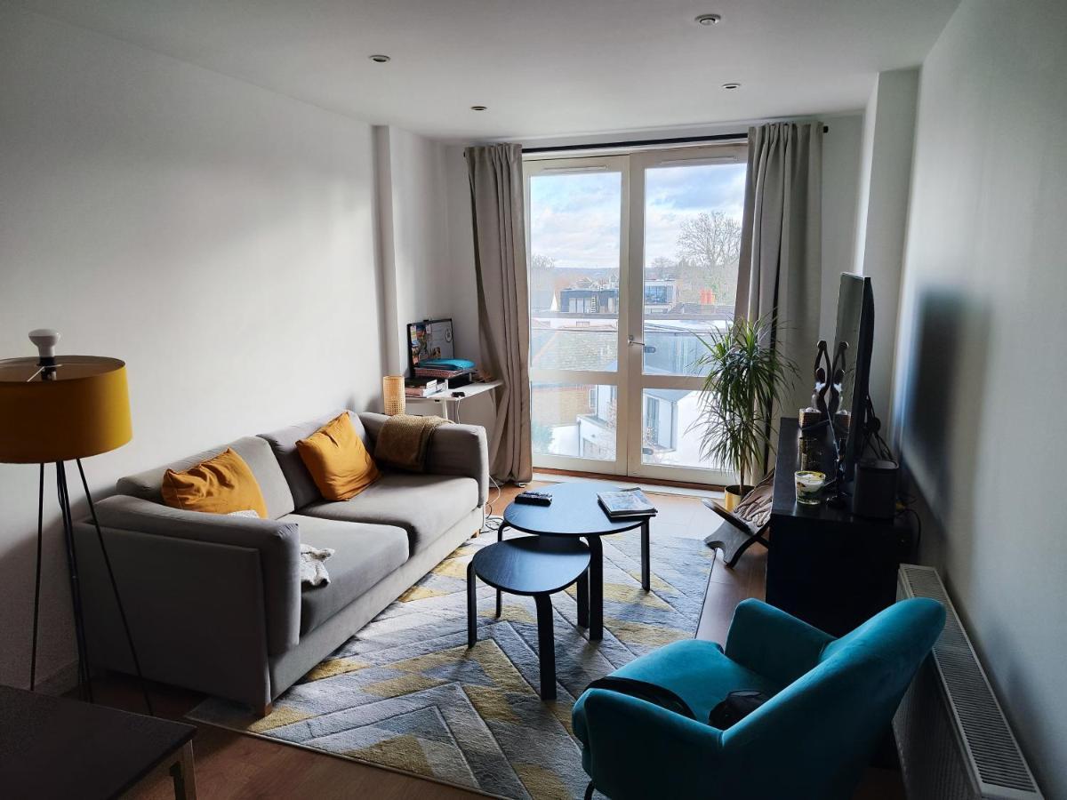 Cosy And Spacious In Forest Hill Apartamento