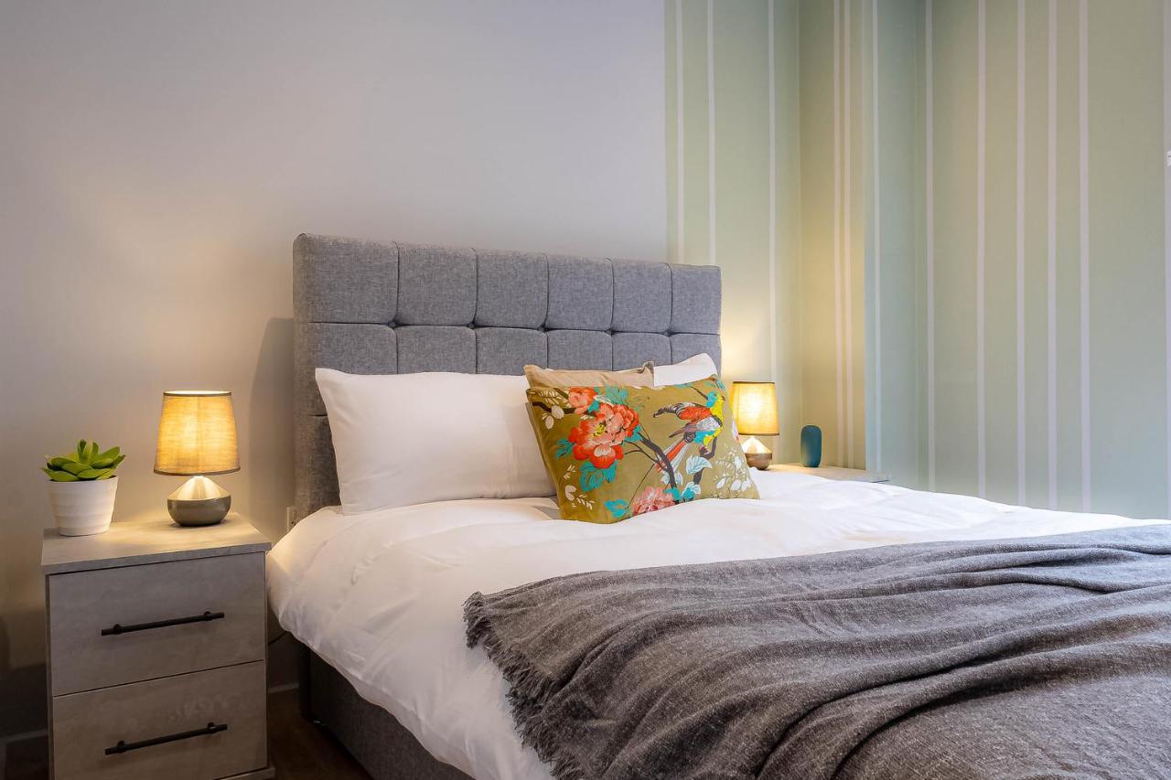 Luxurious Hackney Near Train Station * Londen