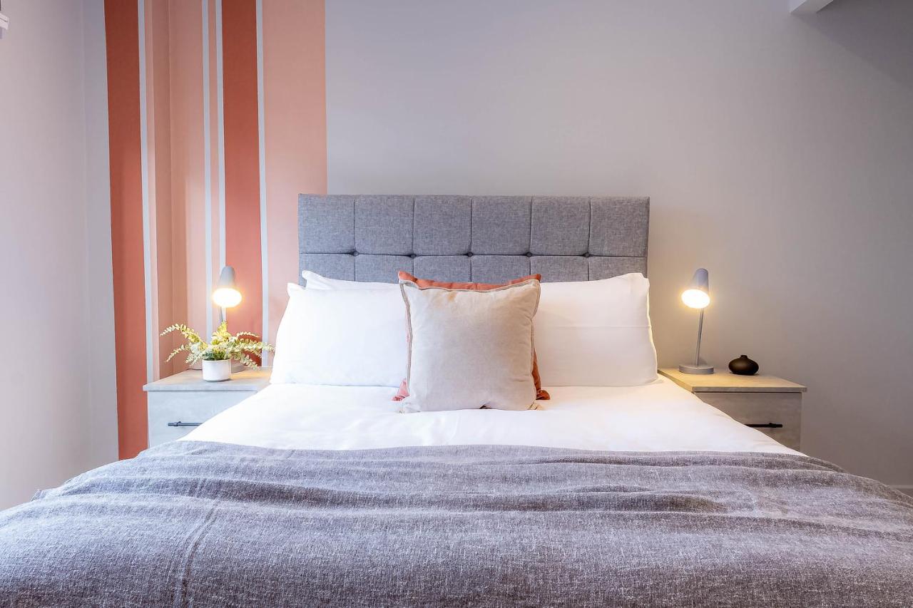 Luxurious Hackney Near Train Station * Londen