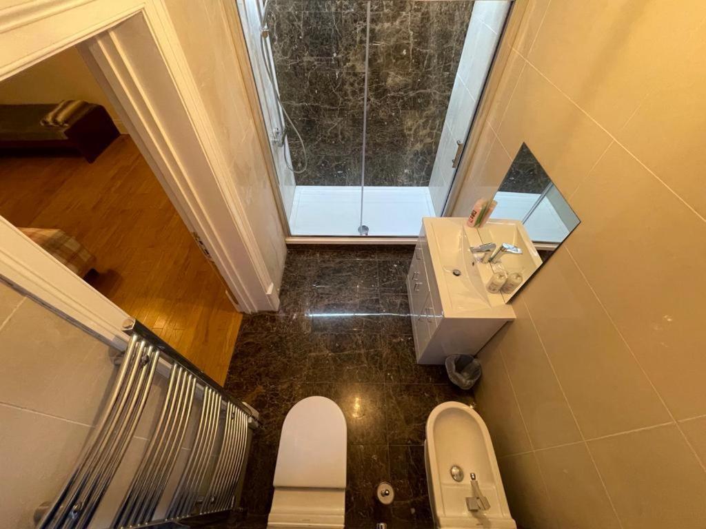 En & Private Bathroom, In Marylebone, Paddington #room Name Is Paris# Homestay London