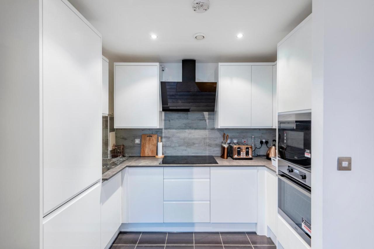 Modern 2bed 2bath Stratford *
