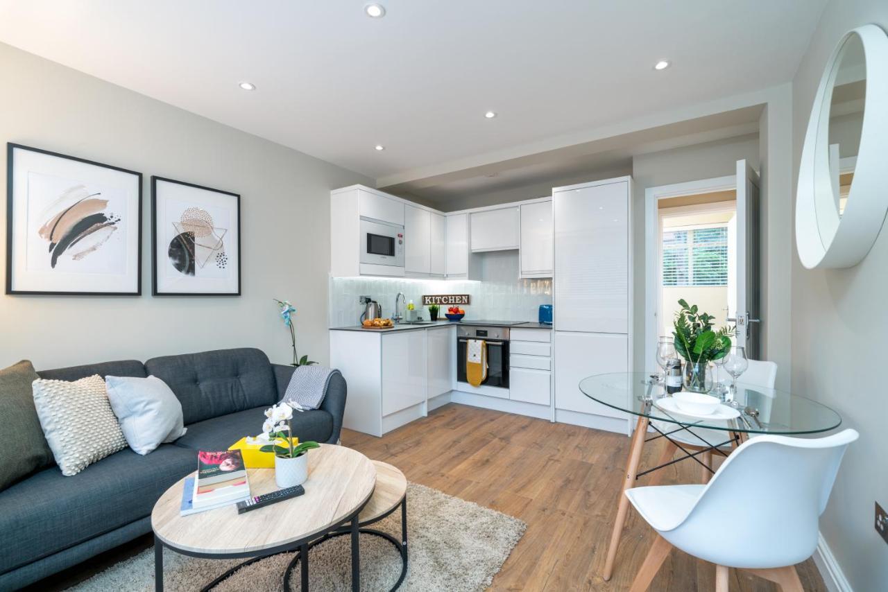 Westfield 2 Bedroom Near Notting Hill Apartment London